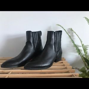 Western style leather boot